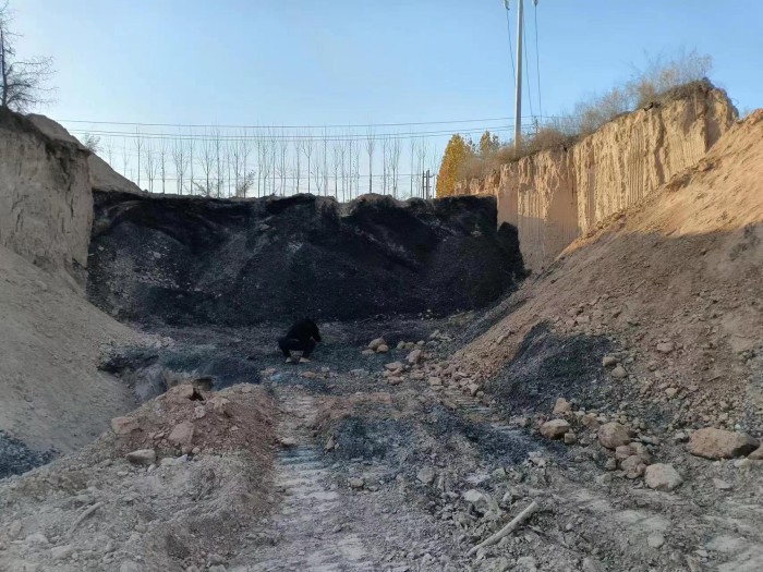 临汾市尧庙镇神刘村煤矸石、建筑垃圾随意倾倒污染严重 临汾市尧庙镇神刘村煤矸石、建筑垃圾随意倾倒污染严重